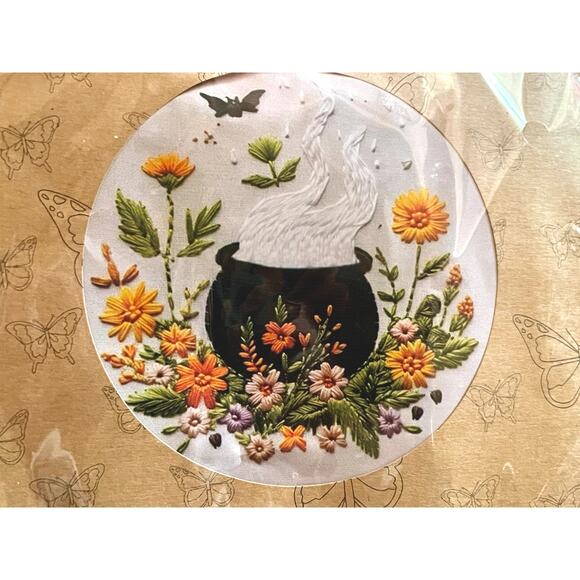 Mini Halloween Embroidery Cross Stitch Craft Set Cauldron Floral Cauldron NEW - Picture 1 of 2